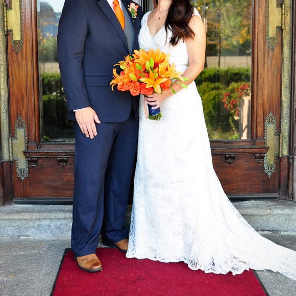 David's Bridal Wedding Dress - Picture 2 of 5